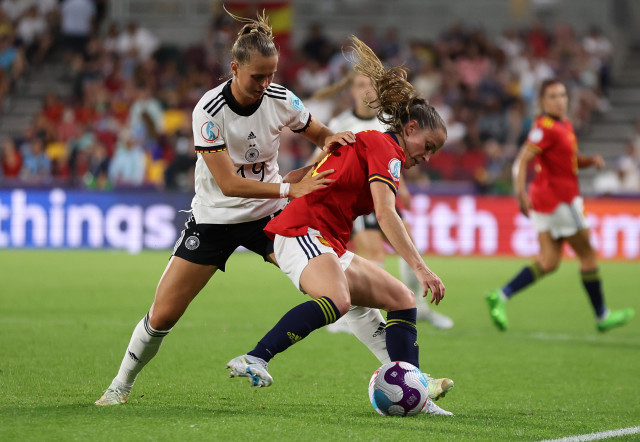 Espanya cau davant Alemanya (2-0) i ha de puntuar contra Dinamarca per passar a quarts
