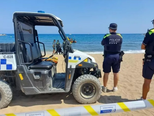 Experts analitzaran l'objecte metàl·lic trobat a la platja del Somorrostro