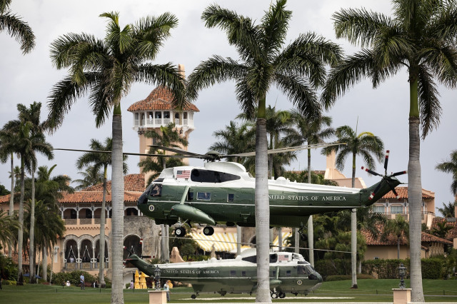 EuropaPress 4620407 expresidente donald trump bordo marine one aterriza nuevo mar a lago