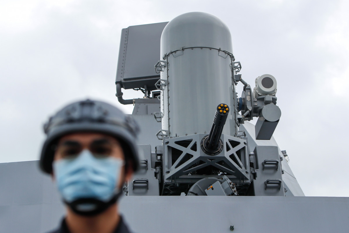 EuropaPress 4179852 07 january 2022 taiwan keelung navy soldier stand guards under machine gun