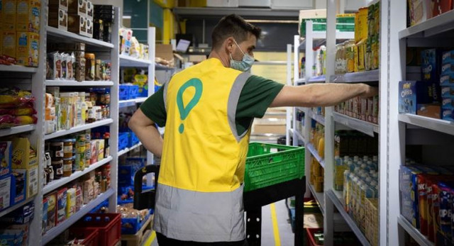 Un rider de Glovo rep una pallissa a Girona quan lliurava una comanda
