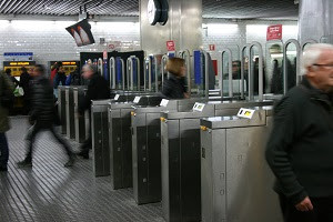 Arrenquen les obres al vestíbul de l'estació de la plaça de Catalunya (Barcelona)