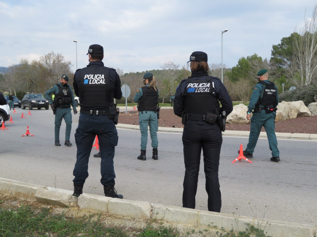 EuropaPress 4304011 agentes policia calvia guardia civil