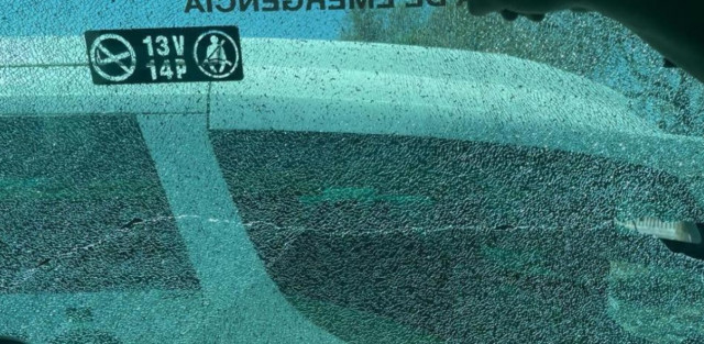Disparen dos balins contra un autobús de turistes a Barcelona i rebenten els vidres