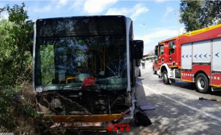 10 ferits en un accident a la B-201 al Prat de Llobregat