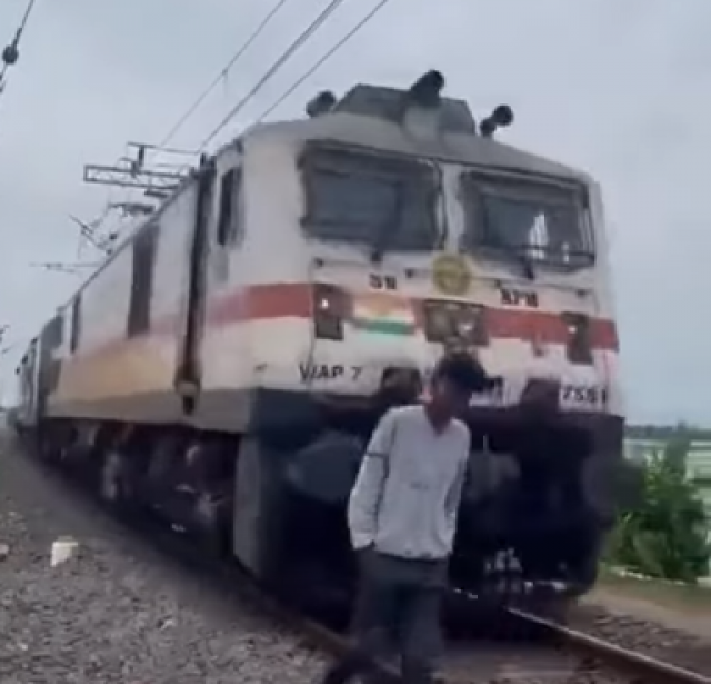 VÍDEO: Un jove és atropellat per un tren mentre feia un vídeo per a Instagram