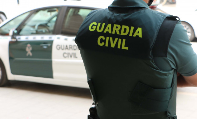 Investigat per conduir amb els coixins de seguretat activats, sense un pneumàtic i sota efectes d'alcohol i droga