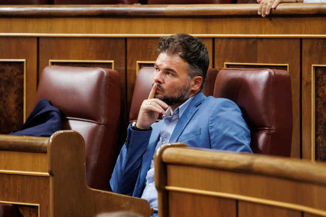 Rufián titlla de garrepes les mesures del Govern central i demana un fons de rescat d'hipoteques