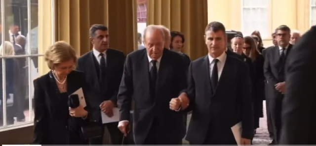 Don Juan Carlos i Doña Sofía arriben junts a la recepció al Palau de Buckingham