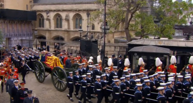 Traslladen les restes d'Isabel II al Castell de Windsor