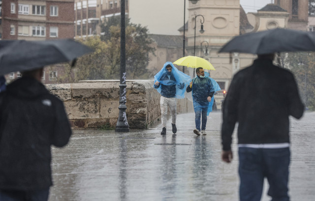 Pluges i tempestes mantindran aquest dissabte Girona i Barcelona en risc important