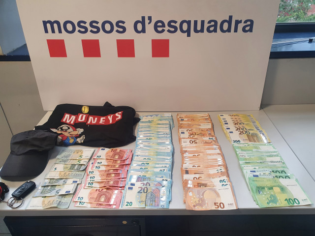 Cinc detinguts per presumptament robar 24.000 euros a Badalona
