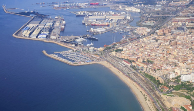 El Port Tarragona aplica mesures complementàries a l'estiba per descongestionar els molls