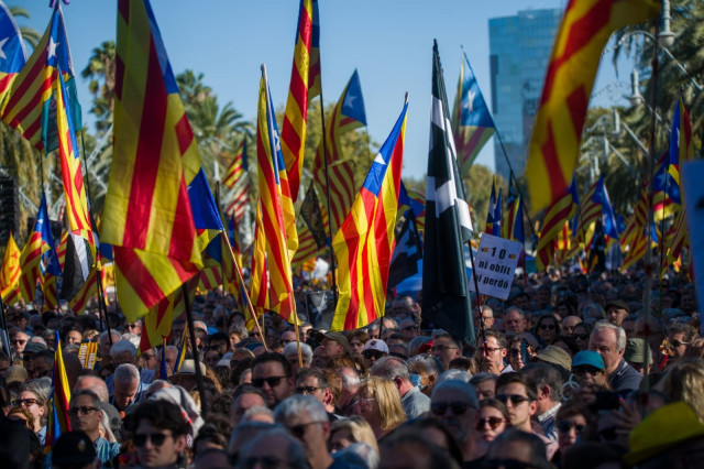 11.000 persones a la concentració de l'1-O segons la Urbana i 60.000 segons l'organització
