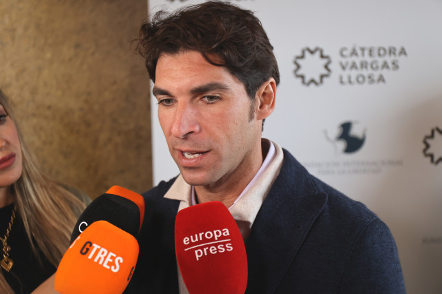 EuropaPress 4760967 torero cayetano rivera atiende medios llegada catedra vargas llosa 21