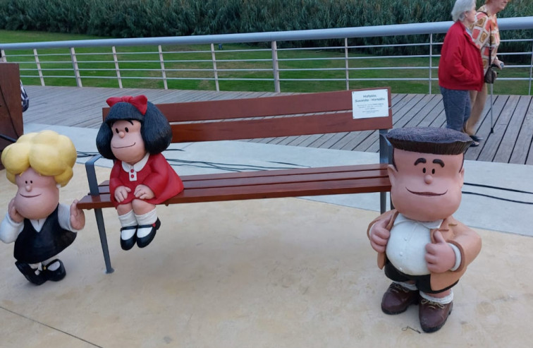 Santa Coloma homenatja Mafalda amb una nova escultura
