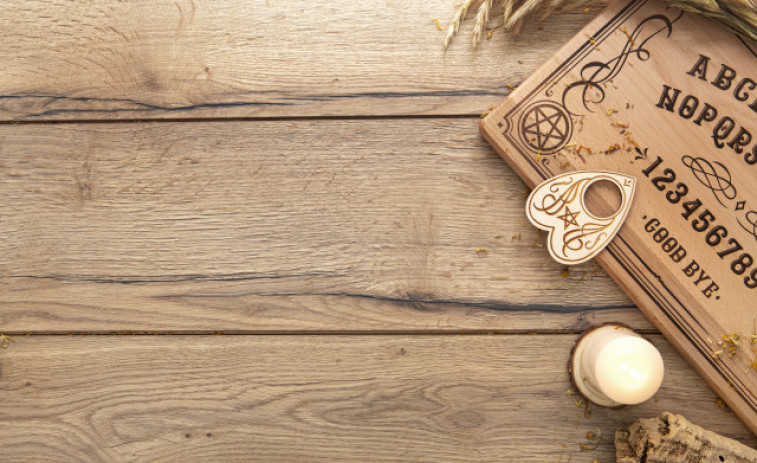 Troben onze adolescents desmaiats després de jugar a l'ouija a l'institut