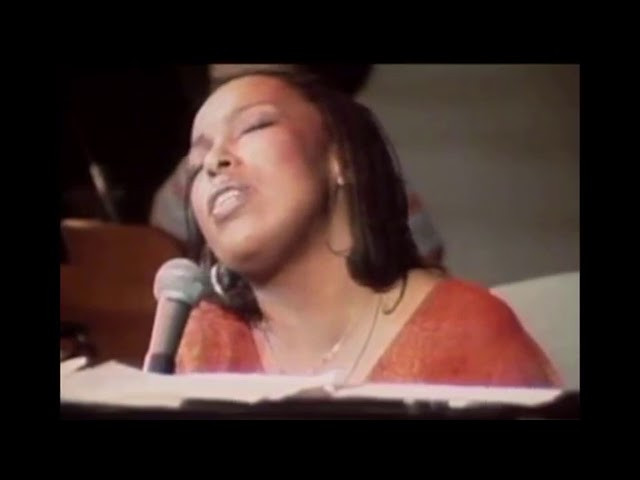 Roberta Flack - Killing Me Softly With His Song (Live 1973)