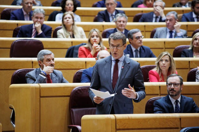 El Feijóo més apocalíptic intenta guanyar el debat al Senat mentre Sánchez no entra en el seu joc