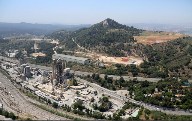 EuropaPress 3920882 fabrica lafarge montcada reixac barcelona grupo lafargeholcim