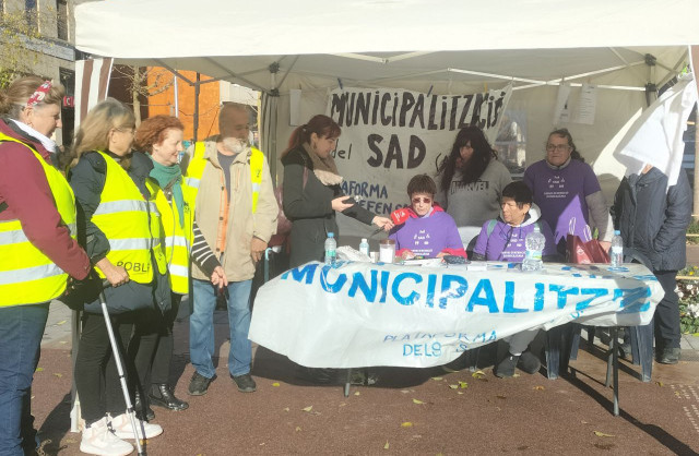 Les treballadores del SAD de Sabadell, acampades per reclamar millores