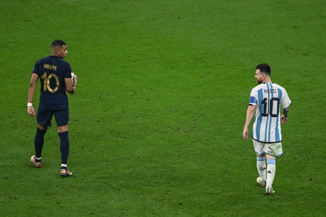 EuropaPress 4877702 18 december 2022 qatar lusail frances kylian mbappe and argentinas lionel