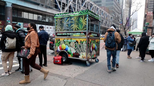 EuropaPress 4893855 carrito cannabis ve calle 42 octava avenida centro manhattan diciembre 2021