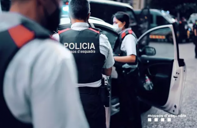 Cinc detinguts a Sarrià en un dispositiu per prevenir robatoris a cases