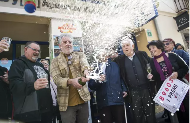 L'Escala reparteix íntegrament el primer premi del Niño