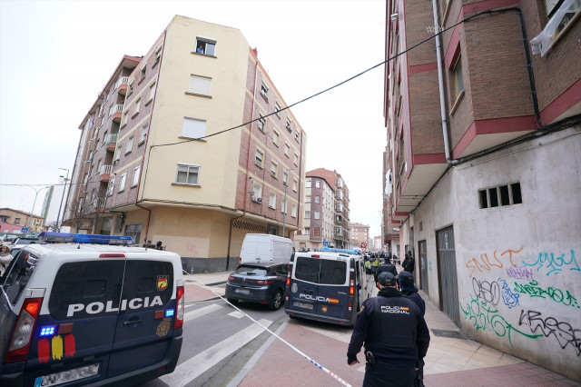 EuropaPress 4945815 furgones agentes policia nacional calle clavel donde detenido hombre