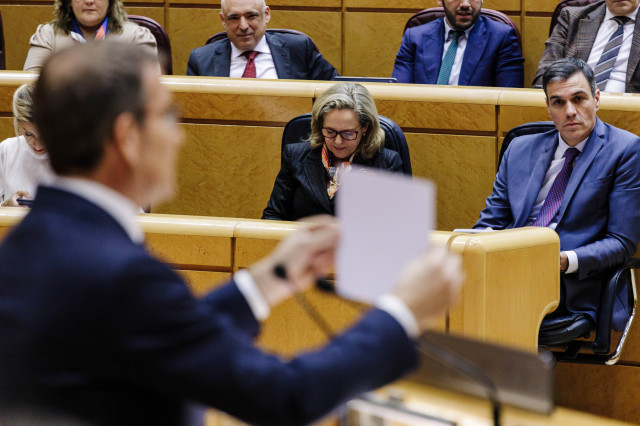 Senat: Sánchez treu pit per la pujada de l'SMI mentre Feijóo ataca per la 'Llei del sol sí que és sí'