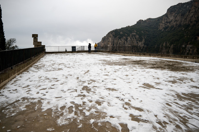 EuropaPress 4944263 nieve macizo montserrat 24 enero 2023 barcelona catalunya espana ola frio