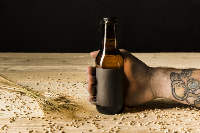 Troben mort un nadó al llit amb la seva mare, que havia pres alcohol i cocaïna hores abans