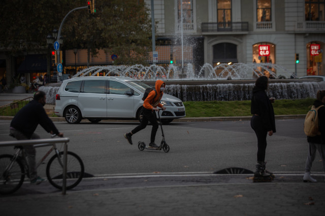 L'ús de casc als patinets elèctrics serà obligatori a Barcelona