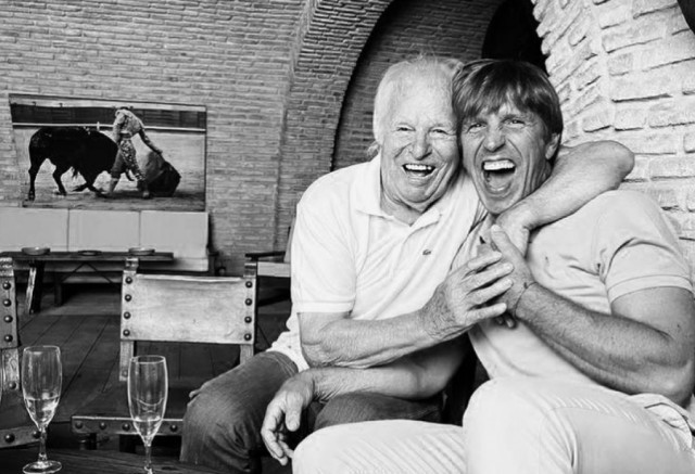 L'acostament entre Manuel Benítez i 'El Cordobés', en una foto històrica