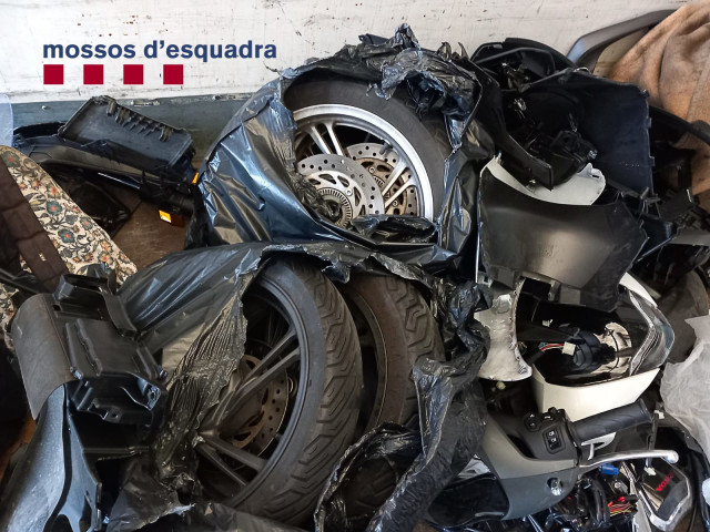 Desarticulen un grup criminal que robava amb força i després desballestava motos a Barcelona