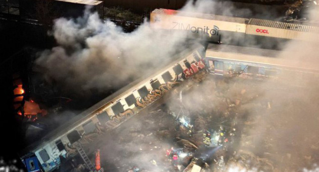 Un xoc de dos trens a Grècia deixa almenys 32 morts i 85 ferits