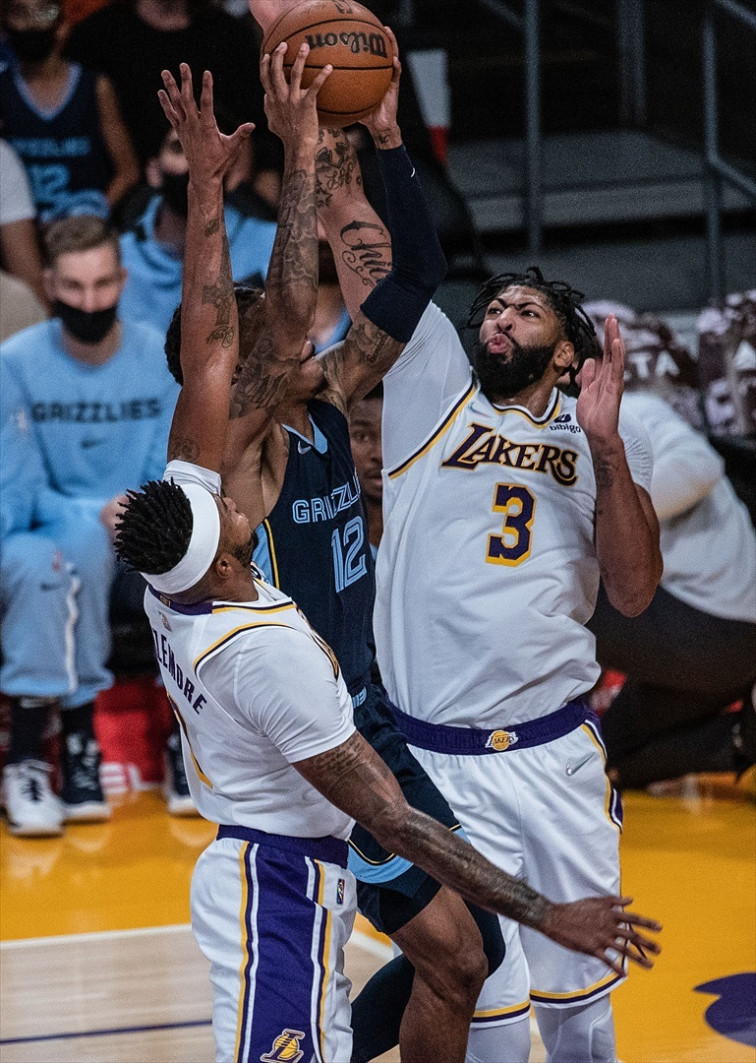 El jugador de l'NBA, Ja Morant, amb una pistola en una discoteca