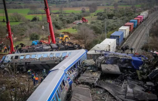 El cap de l'estació de tren de Larisa continuarà sota custòdia fins a la celebració del judici