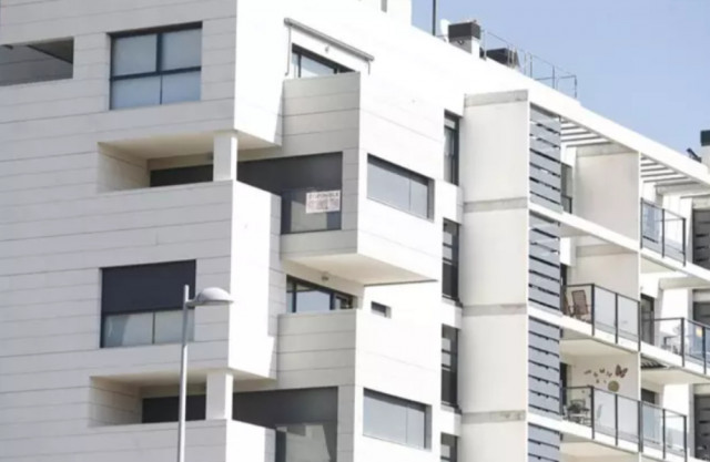 La compravenda d'habitatges va caure el 7,3% al gener, segons els notaris
