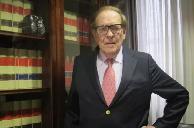 Crítiques a Tamames per representar 