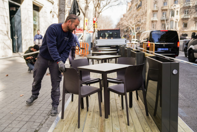Més de 1.000 terrasses extraordinàries que es van ampliar per la pandèmia es consoliden a Barcelona