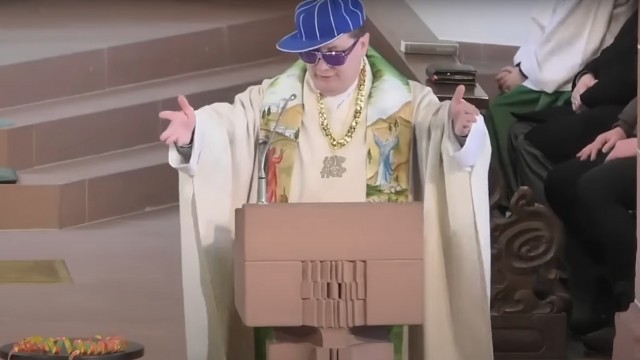 VÍDEO: El capellà raper, un fenomen viral a Alemanya