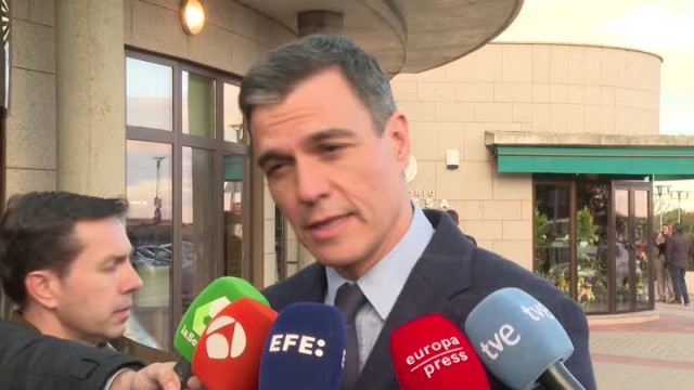 VÍDEO: Sánchez acomiada Solbes a la seva capella ardent: 