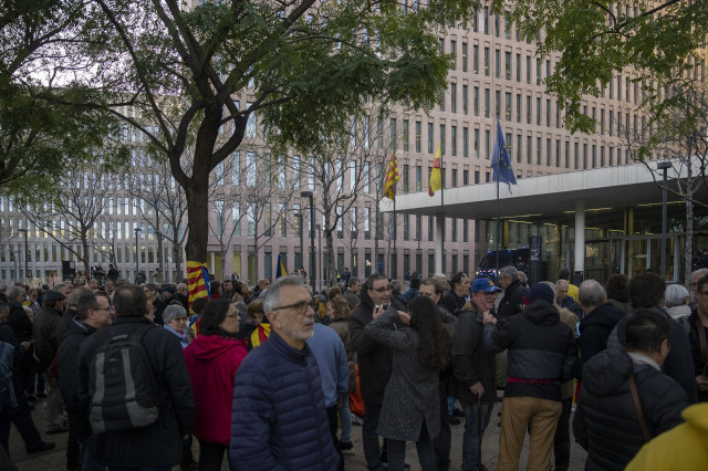 EuropaPress 5086600 decenas personas concentran contra detencion eurodiputada exconsellera