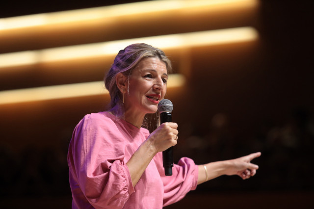Yolanda Díaz mou fitxa i s'allunya de Podem: 