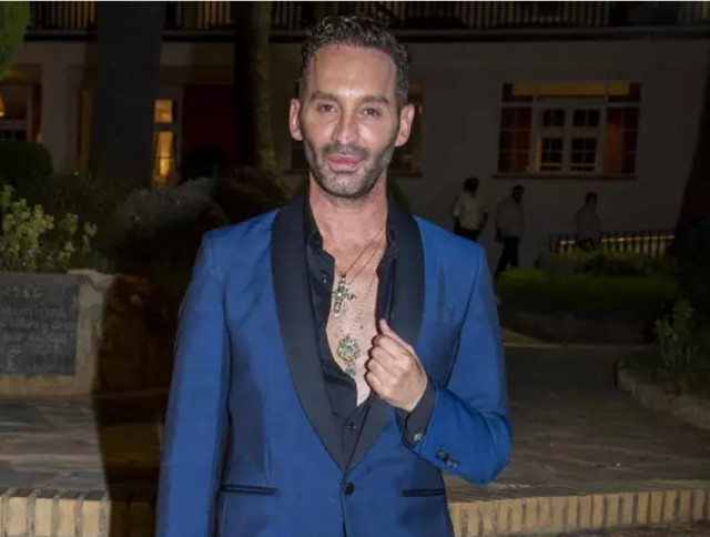 Mor als 43 anys Cristo Báñez, dissenyador de moda flamenca