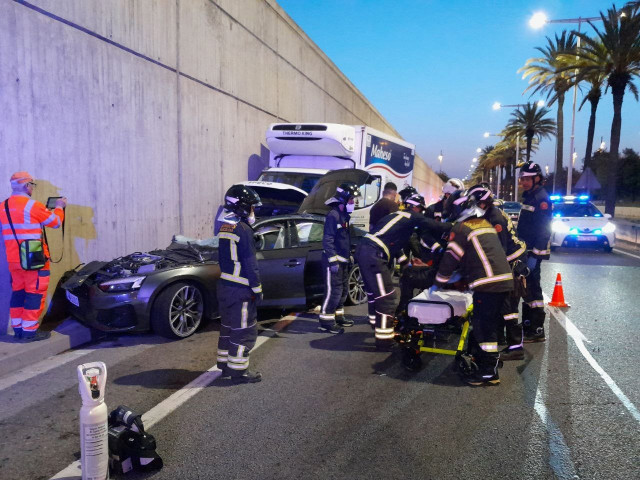 Accident a la ronda Litoral de Barcelona deixa quatre ferits, dos greus