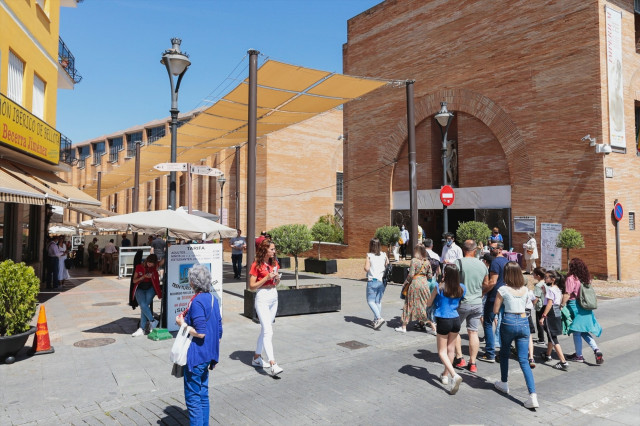 EuropaPress 5110077 turistas puerta museo arte romano merida