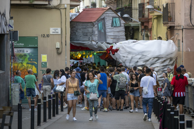 EuropaPress 5381900 numerosos vecinos turistas asisten primer dia celebracion fiesta mayor